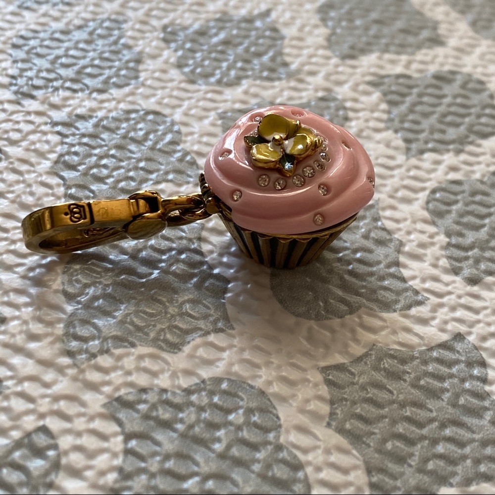 Juicy Couture | Gold Cupcake Charm